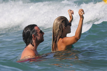 Sylvie Meis and Niclas Castello during a beach day in Saint Tropez