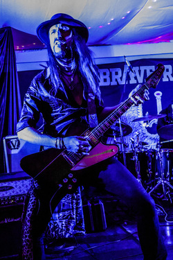 Star Circus performing at The Beaverwood Club