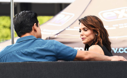 Bethenny Frankel Flaunts Her Perfect Figure On Location For EXTRA