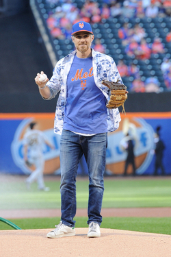 Dave Annable Throws Out First Pitch at Mets Game