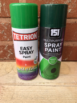 GENIUS MUM USES GREEN SPRAY PAINT TO BRING HER DEAD PLANTS BACK TO LIFE
