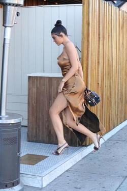 Soo preetty Kylie Jenner gets glamorous with satin dress