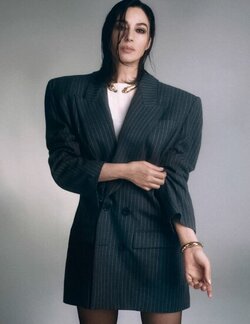 Non Exclusive Monica Bellucci Assumes Icon Status in Harper s Bazaar Spain September Non Exclusive Monica Bellucci Assumes Icon Status in Harper s Bazaar Spain September