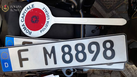 German Anna Sorokin Who Posed As Empress And Drove A Bentley And A Ferrari Arrested For Fraud By Police In Italy