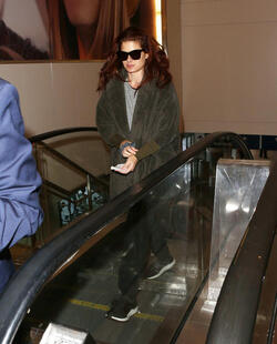 Debra Messing Gets Out Of LA For The Weekend Debra Messing Gets Out Of LA For The Weekend