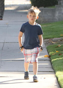 Jennifer Garner carries a school project as she takes her kids to school