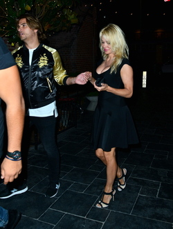 Stunning Beauty Pamela Anderson With A New Man In Hollywood