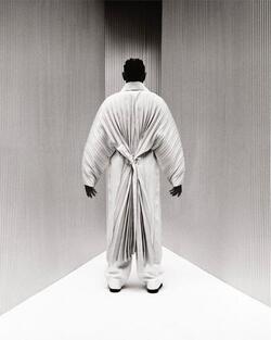 F1 Champion Lewis Hamilton Takes Rimowa Luggage to ELLE Brasil September 2024