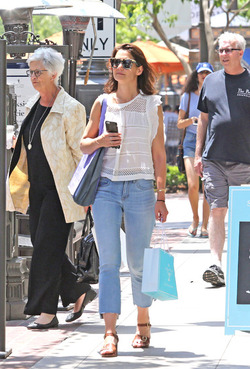 Katie Holmes Spends Time With Family In L.A. Before Starting Harvard Business School