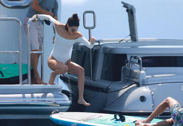 Kendall Jenner takes paddle board lessons in Cannes