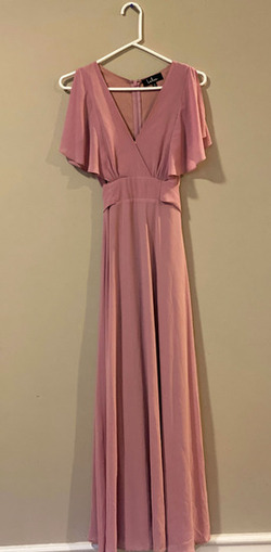 Serial Bridesmaid Dubbed Real Life 27 Dresses After Being A Bridesmaid 14 Times