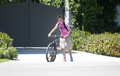 Jennifer Garner Drops By Ben Affleck s House To Celebrate His 52nd Birthday