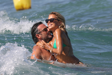 Sylvie Meis and Niclas Castello during a beach day in Saint Tropez