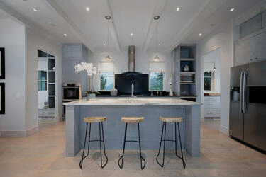 CRYSTAL PALACE SWAROVSKI HEIR AUCTIONS OFF 4M MANSION WITH A LIST NEIGHBOURS AND CRYSTAL LIGHTS