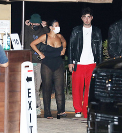 Kendall And Kylie Jenner Dine With Mom And A Slew Of Social Media Stars