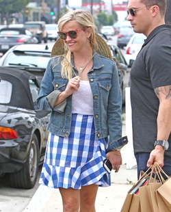Reese Witherspoon Looking Cute On A Day Date With Hubby Jim Toth