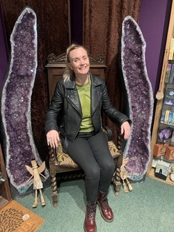 Psychic says she accidentally TIME TRAVELLED during flight