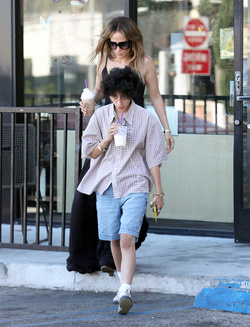 Jennifer Lopez Treats Emme To Coffee Bean Following Melrose Shopping Spree