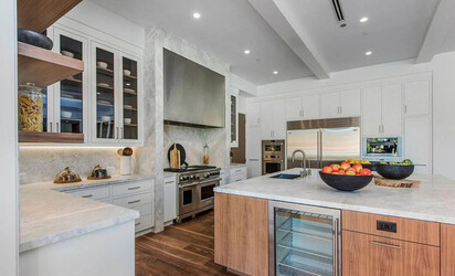 Lori Loughlin and Mossimo Giannulli have just bought this house in Hidden Hills California for 9.5 million.