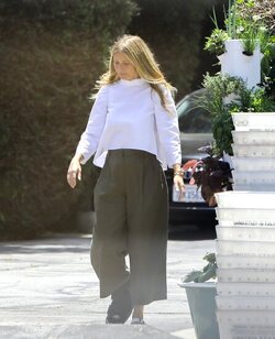 Is Gwyneth Paltrow Going For The Clown Look As She Nurses Injured Foot 