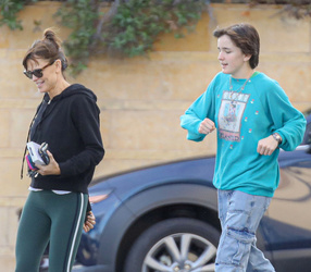 Jennifer Garner Enjoys Quality Time With 16 Year Old Fin Ahead Of Super Bowl Sunday