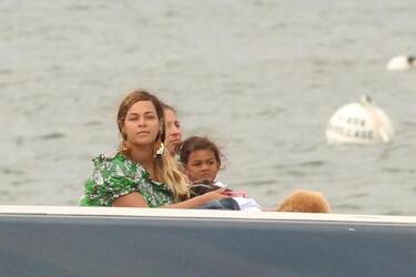Makeup free Beyonce sets sail on luxury yacht in playful green frock and bold gold earrings during Hamptons getaway Makeup free Beyonce sets sail on luxury yacht in playful green frock and bold gold earrings during Hamptons getaway