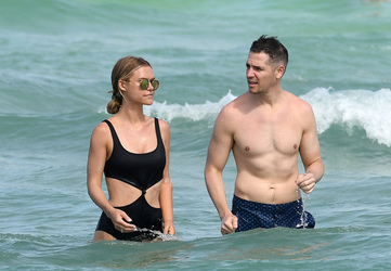 Lauren Scruggs Wears a Black Bikini as She Hits The Beach With Husband Jason Kennedy