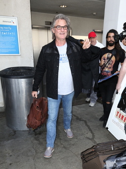 Goldie Hawn and Kurt Russell arrive at the airport