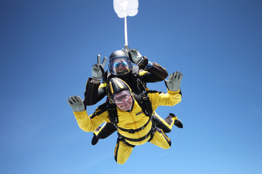 THE WORLDS OLEST TANDEM SKYDIVER AT 101 YEARS OLD with video 