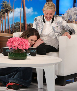 Sarah Paulson gets the fright of her life on the Ellen show
