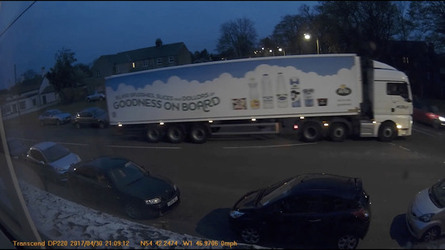 MPM_LORRYS_NEAR_MISS_WITH_MINI_05