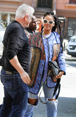 Rihanna doing a reshoot of Ocean s Eight