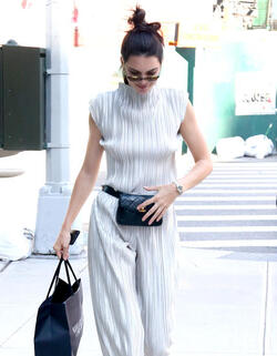 Kendall Jenner wears a fanny pack while shopping in the city Kendall Jenner wears a fanny pack while shopping in the city