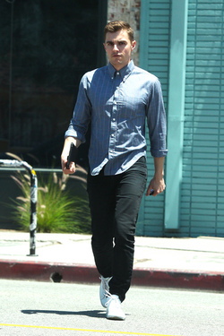 Dave Franco goes to lunch in Los Feliz