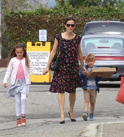 Jennifer Garner Ready For Action In Alias 2.0