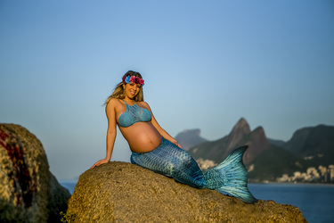 MESMERISING MERMAID MATERNITY SHOOTS