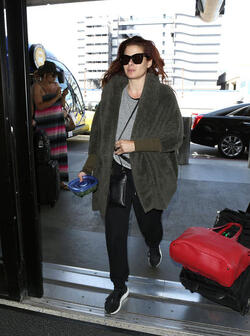 Debra Messing Gets Out Of LA For The Weekend Debra Messing Gets Out Of LA For The Weekend