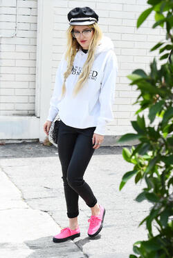 Is Bella Thorne Sending A Message To Scott Disick With This Hoodie 