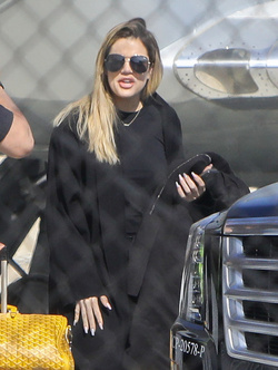 Champagne For Khloe The Baller Babe Celebrates Cavaliers Win Over Celtics