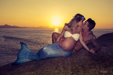 MESMERISING MERMAID MATERNITY SHOOTS