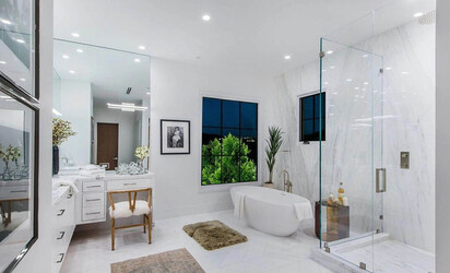 Lori Loughlin and Mossimo Giannulli have just bought this house in Hidden Hills California for 9.5 million.