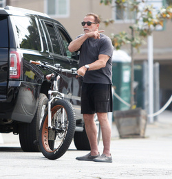 Arnold Schwarzenegger and Ralf Moeller go for a Bike Ride