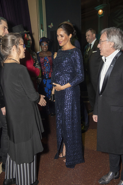 Meghan Markle can t stop cradling her bumpt at the Cirque du Soleil premiere