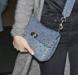  The Crown Star Claire Foy Looking Lovely With No Makeup At LAX