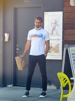 Celebrity Sightings in LA Celebrity Sightings in LA
