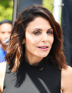 Bethenny Frankel Flaunts Her Perfect Figure On Location For EXTRA