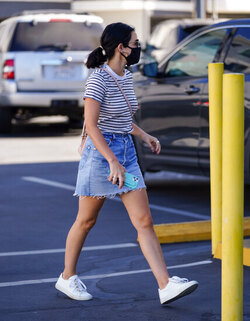 Lucy Hale Hops out of her car Looking Cute Lucy Hale Hops out of her car Looking Cute