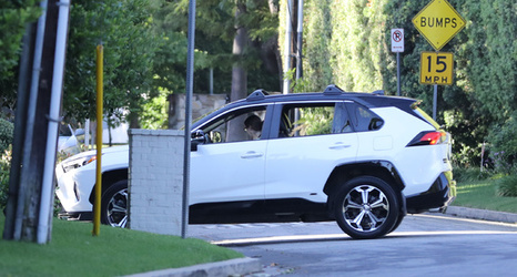 Violet Affleck arriving at Ben Affleck s birthday