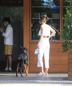 Kendall Jenner Angelic In White As She Brings Her Doberman Along To Dinner At Soho