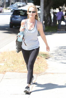 Helen Hunt leaving yoga class